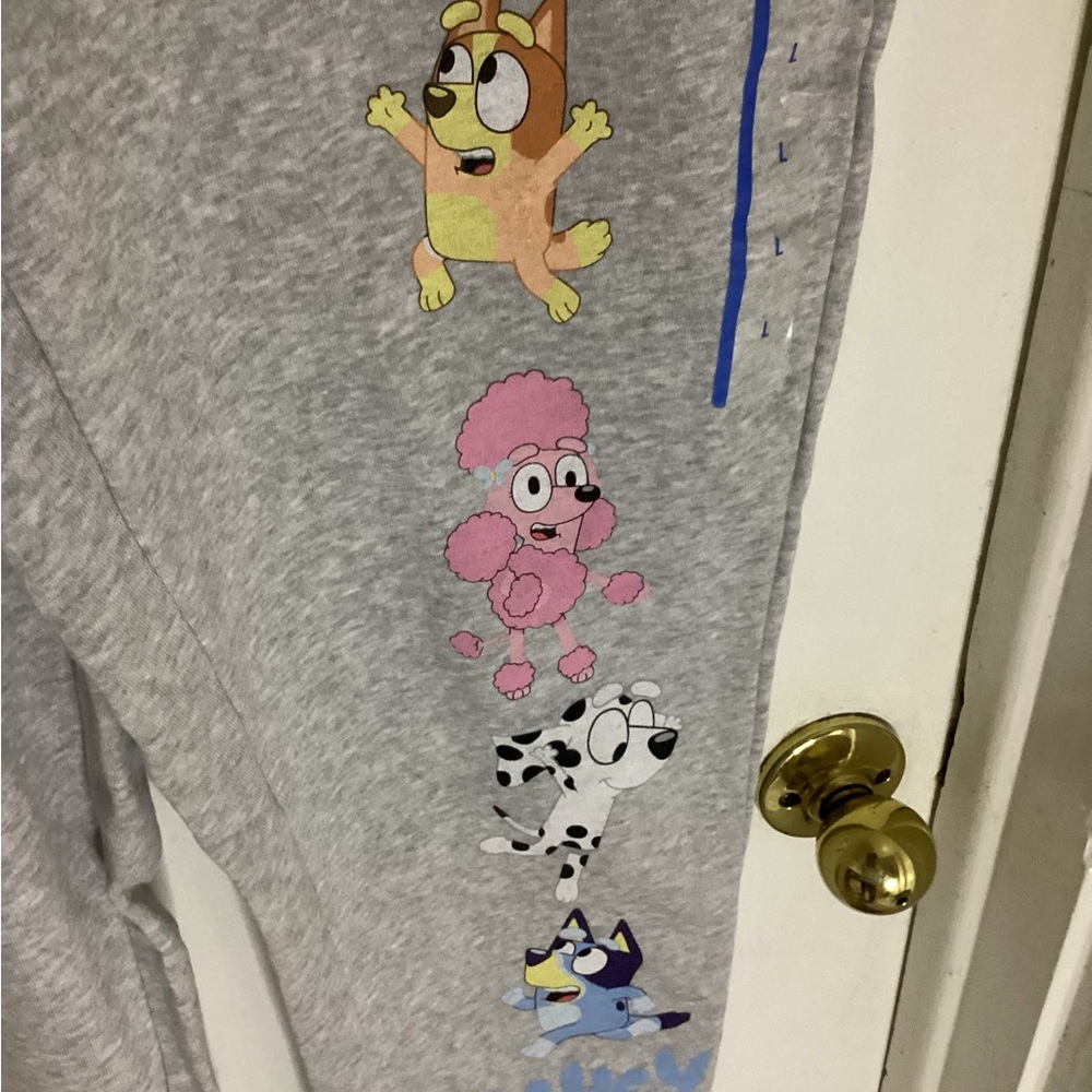 Bluey women’s sweatpants NWT Size large - Picture 3 of 4